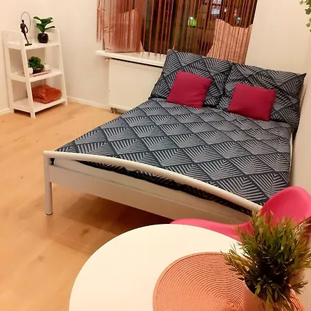 Pomorska 65 *
